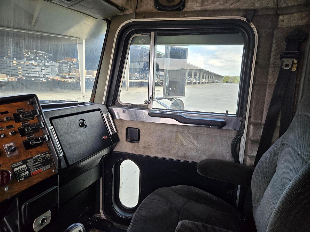 Used 1995 Peterbilt 379 Sleeper Semi Truck