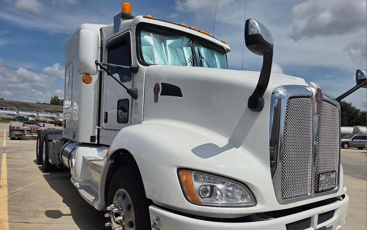 Used 2016 KENWORTH T660 Conventional Sleeper Semi