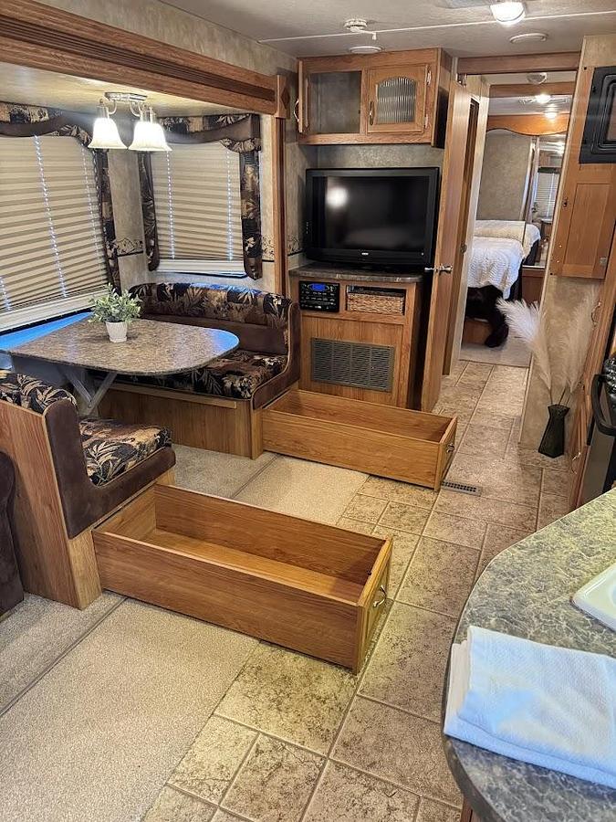 Used 2010 Jayco Eagle 320RLDS Travel Trailer
