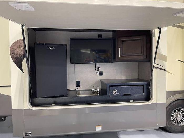 Used 2019 Jayco North Point 379DBFS