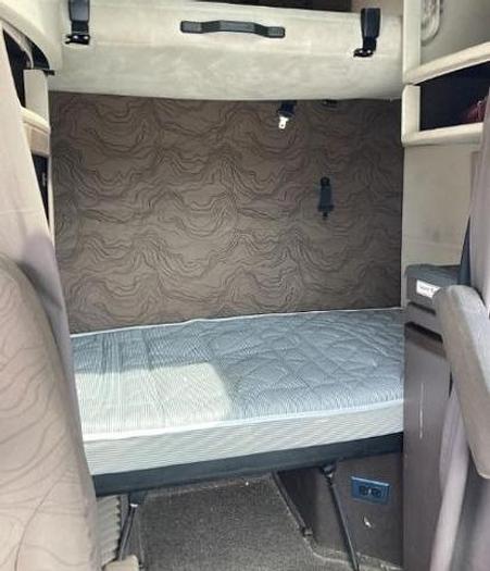 Used 2016 Volvo VNL64T670