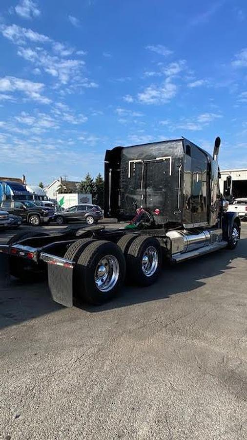Used 2011 Freightliner Coronado 132
