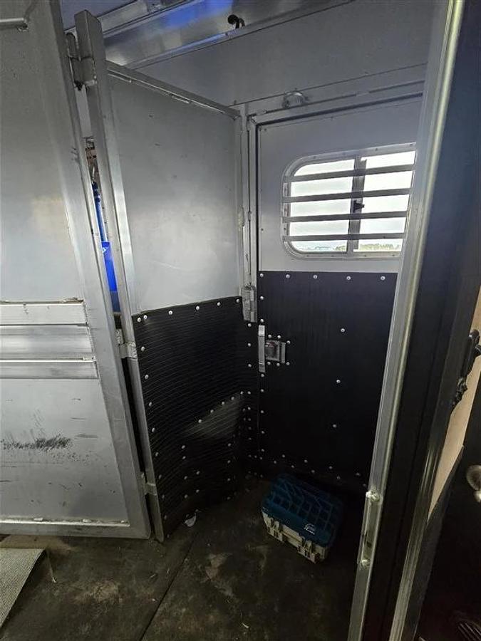 Used 2012 Platinum Coach 3 Horse LQ