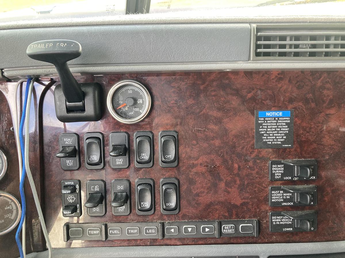 Used 2014 Freightliner Coronado Sleeper Semi Truck