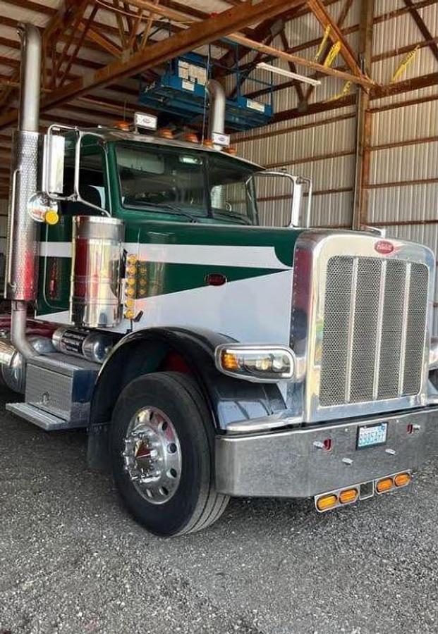 Used 2010 Peterbilt 388 Day Cab Semi Truck