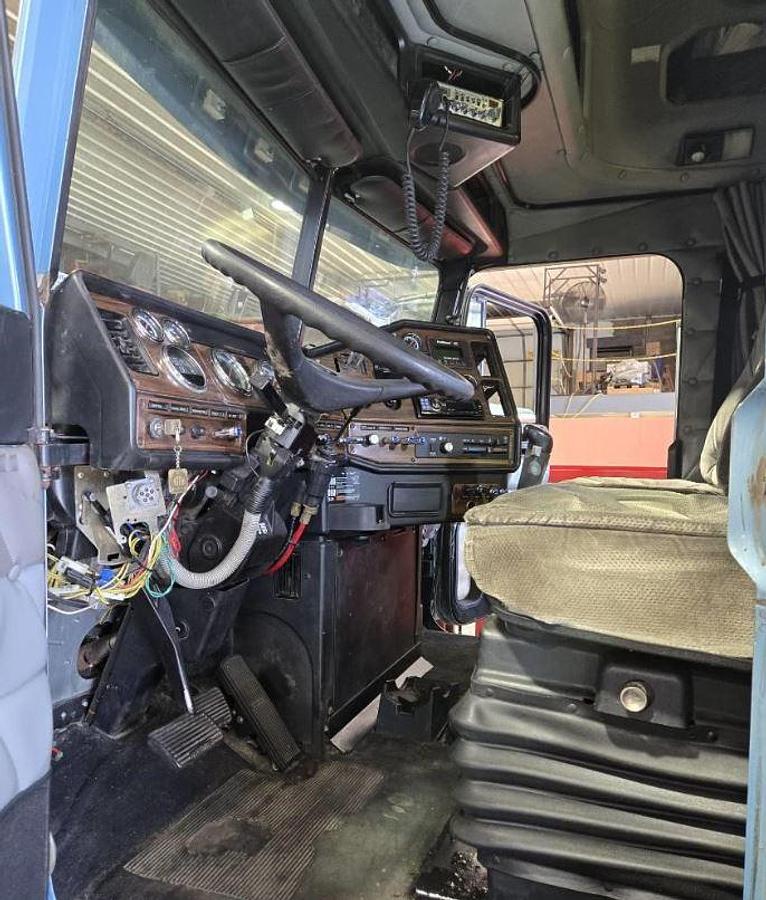 Used 1998 FREIGHTLINER FLD132 CLASSIC XL