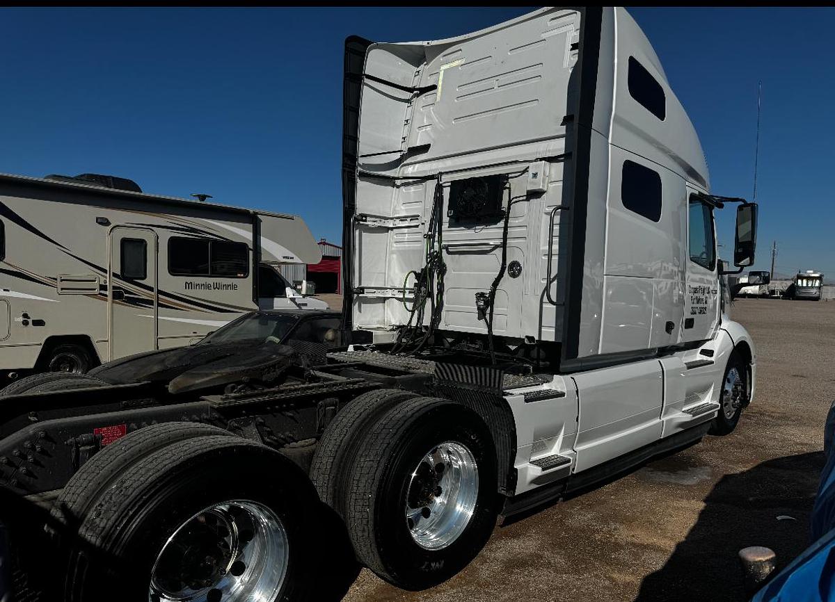 Used 2025 Volvo VNL 760 Sleeper Semi Truck