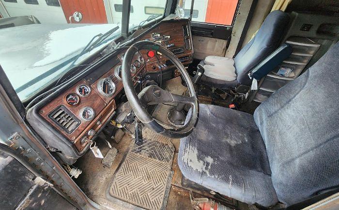 Used 2001 Freightliner FLD132 Classic XL