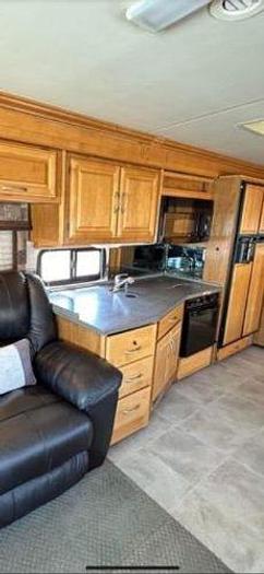 Used 2006 Fleetwood Discovery 39S