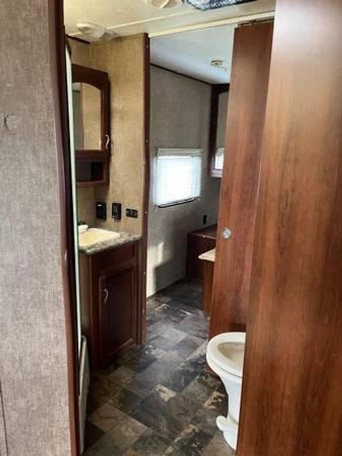 Used 2015 Primetime Avenger 33rsd