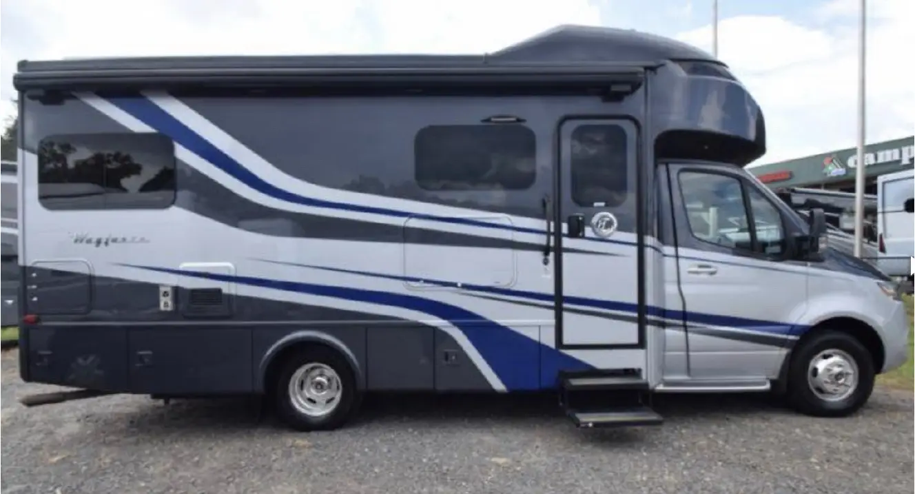 Used 2020 Tiffin Wayfarer 24TW
