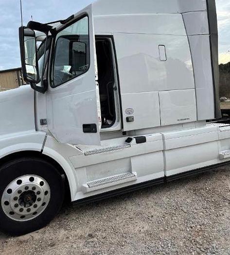 Used 2017 Volvo VNL62T630