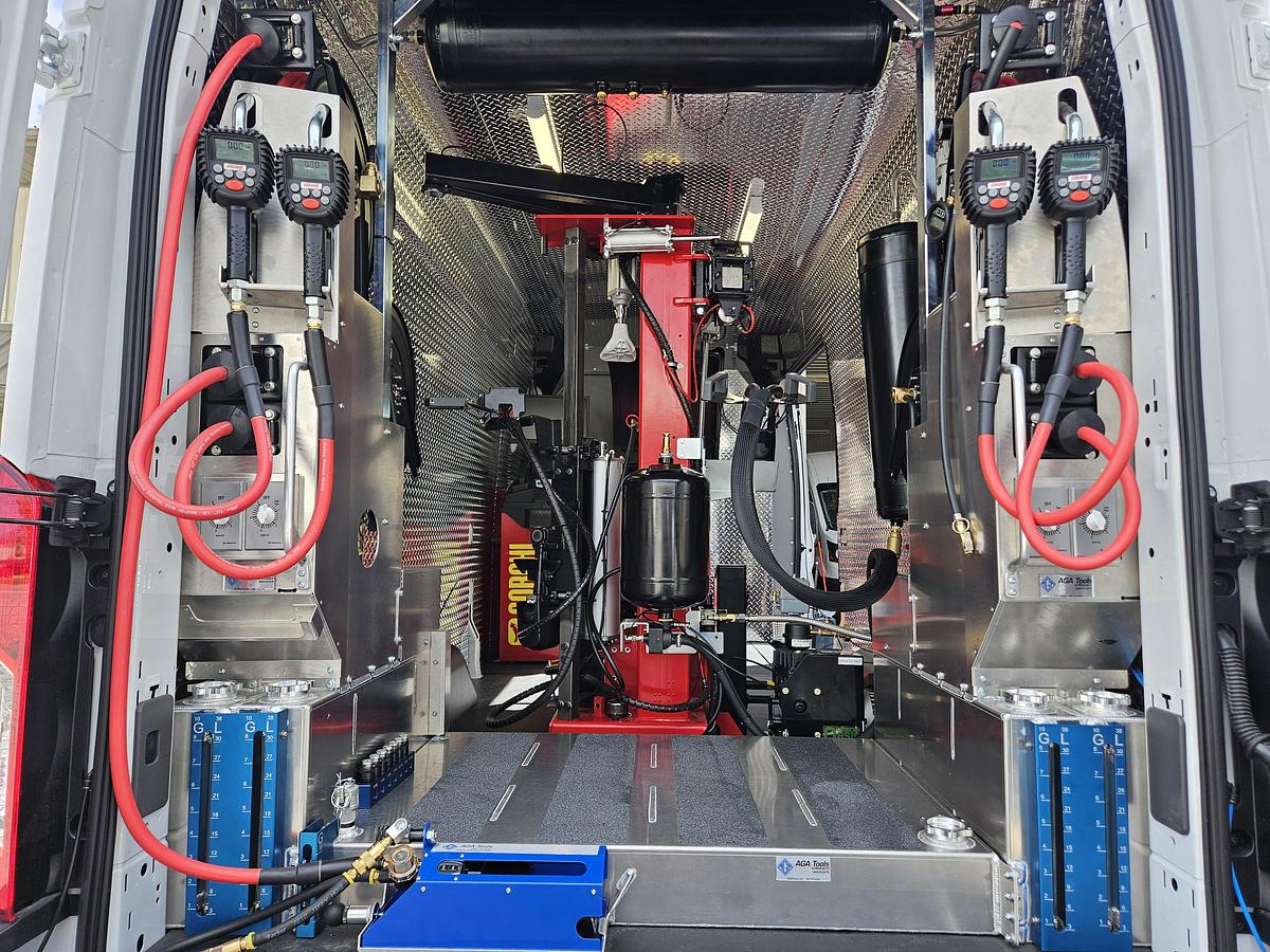 Used Self Sufficient Mobile Tire And Oil Change Unit