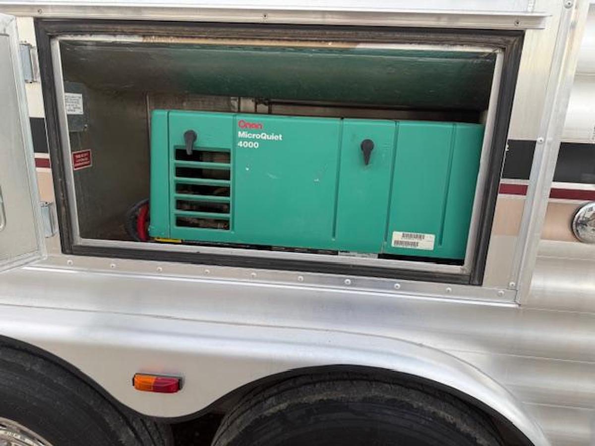 Used 2004 4 Star 2 Horse