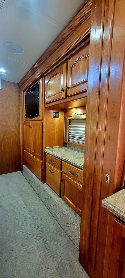 Used 2009 Country Coach Allure 470