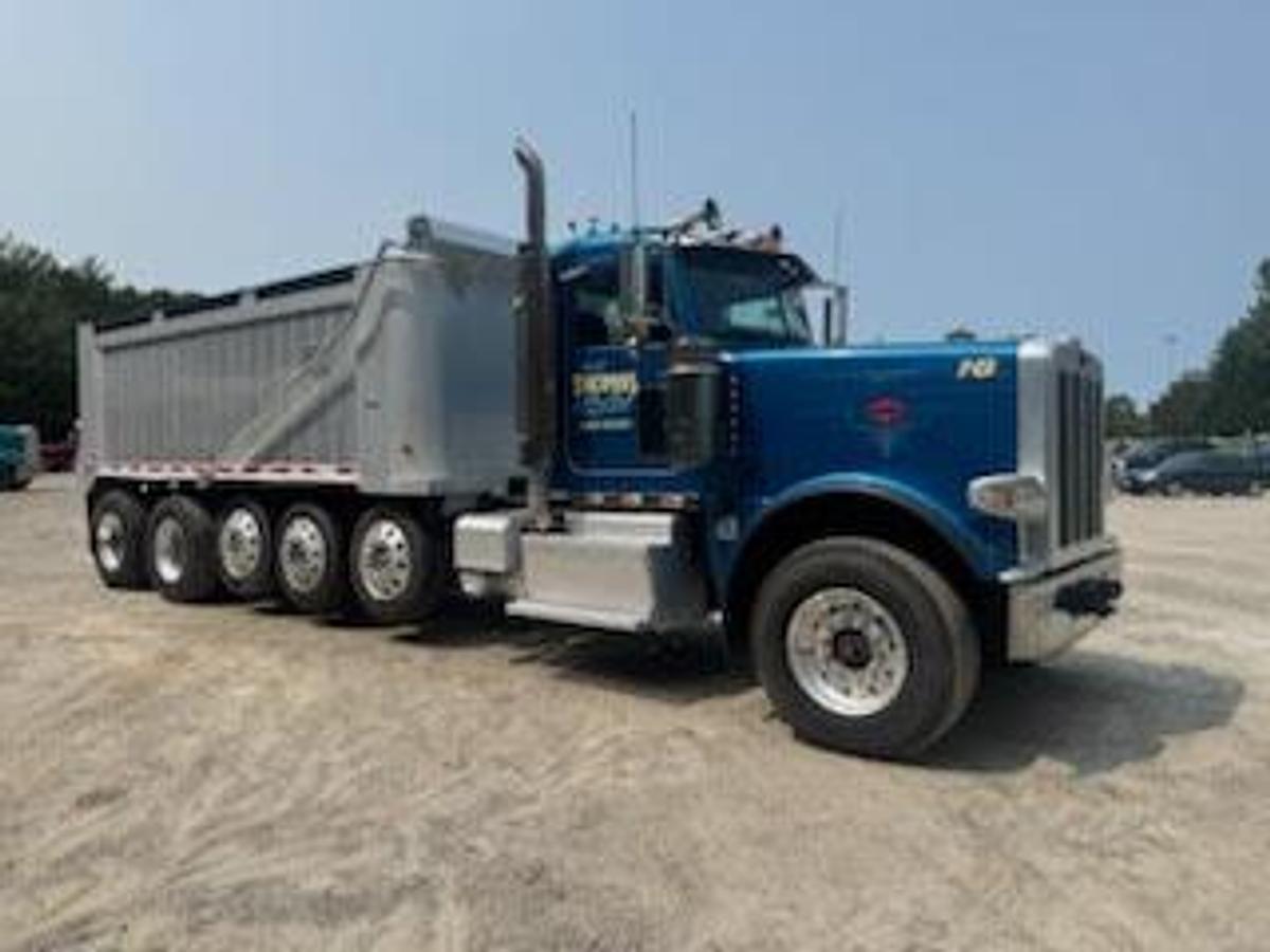 Used 2014 Peterbilt 388 Dump Truck