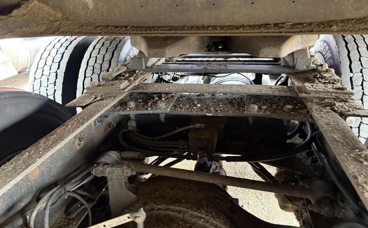 Used 2005 KENWORTH W900L Conventional Sleeper Semi Truck