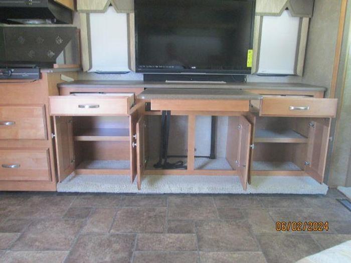 Used 2013 Winnebago Vista 30T