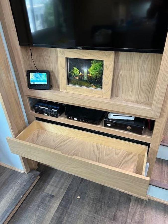 Used 2022 Space Craft V405 Fifth Wheel