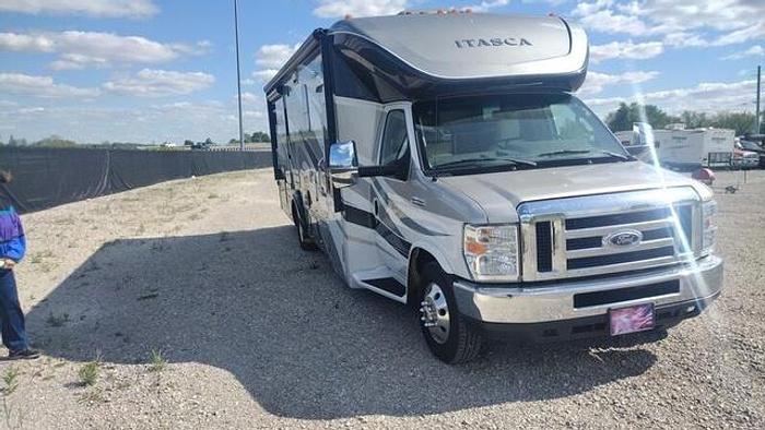 Used 2016 Itasca Cambria 27K