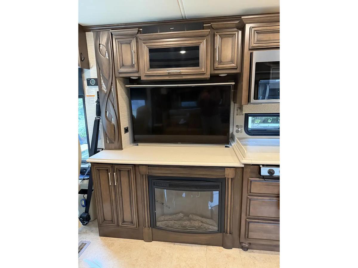 Used 2019 Newmar Ventana 3709