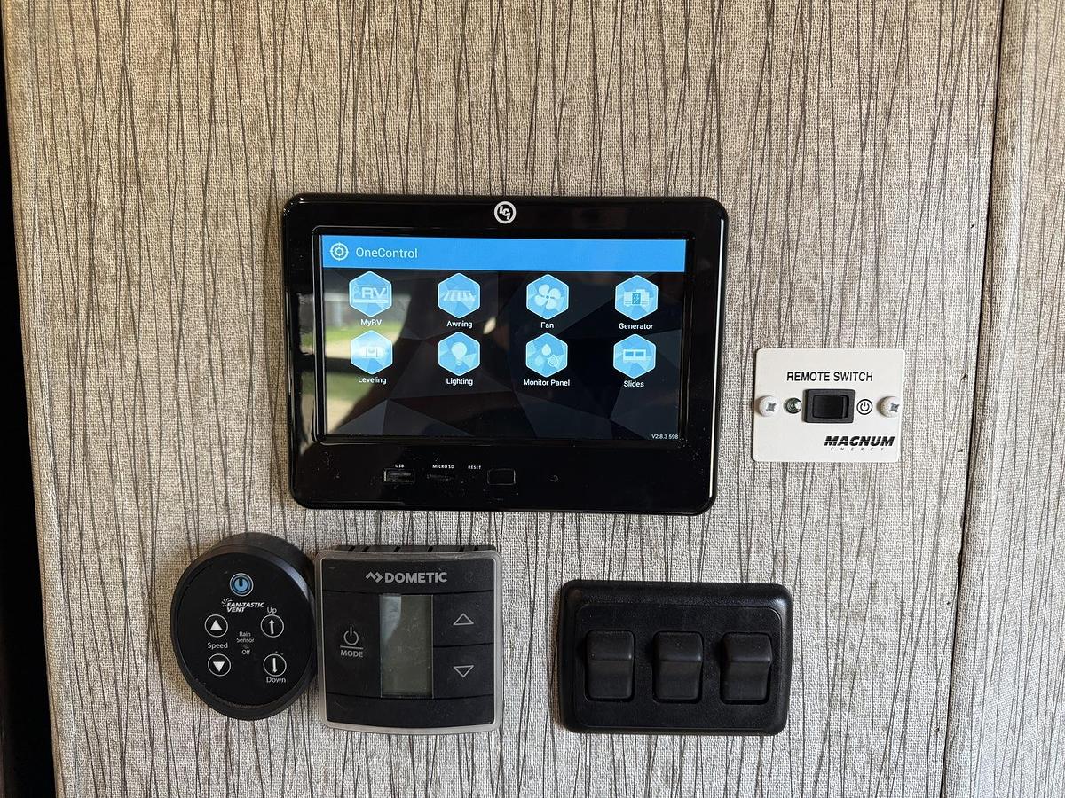 Used 2009 Heartland Big Horn 3925MLP Fifth Wheel