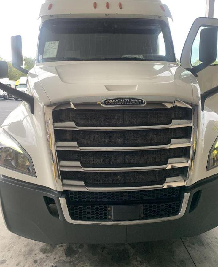Used 2018 Freightliner CASCADIA 126