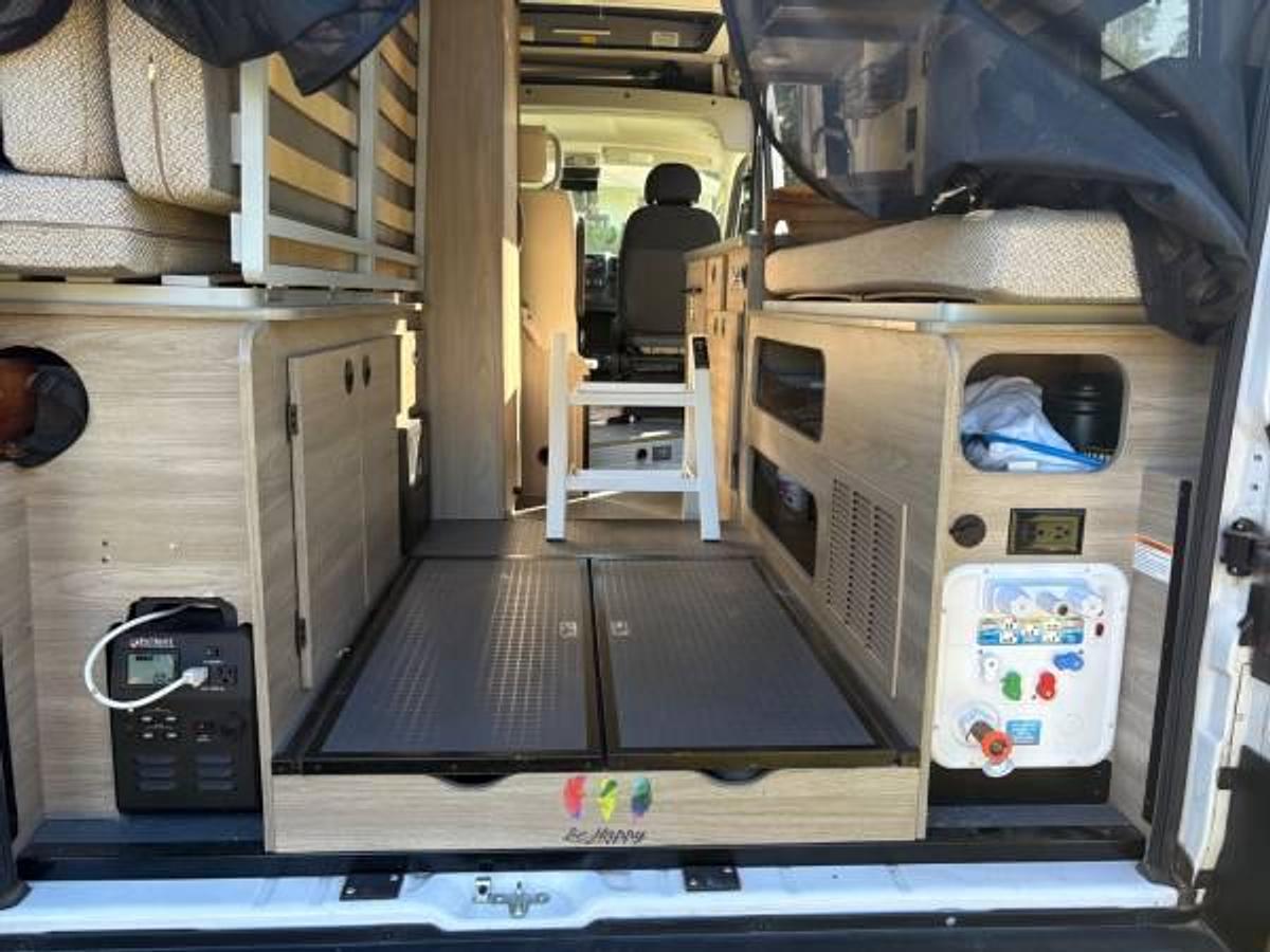 Used 2022 Winnebago Solis