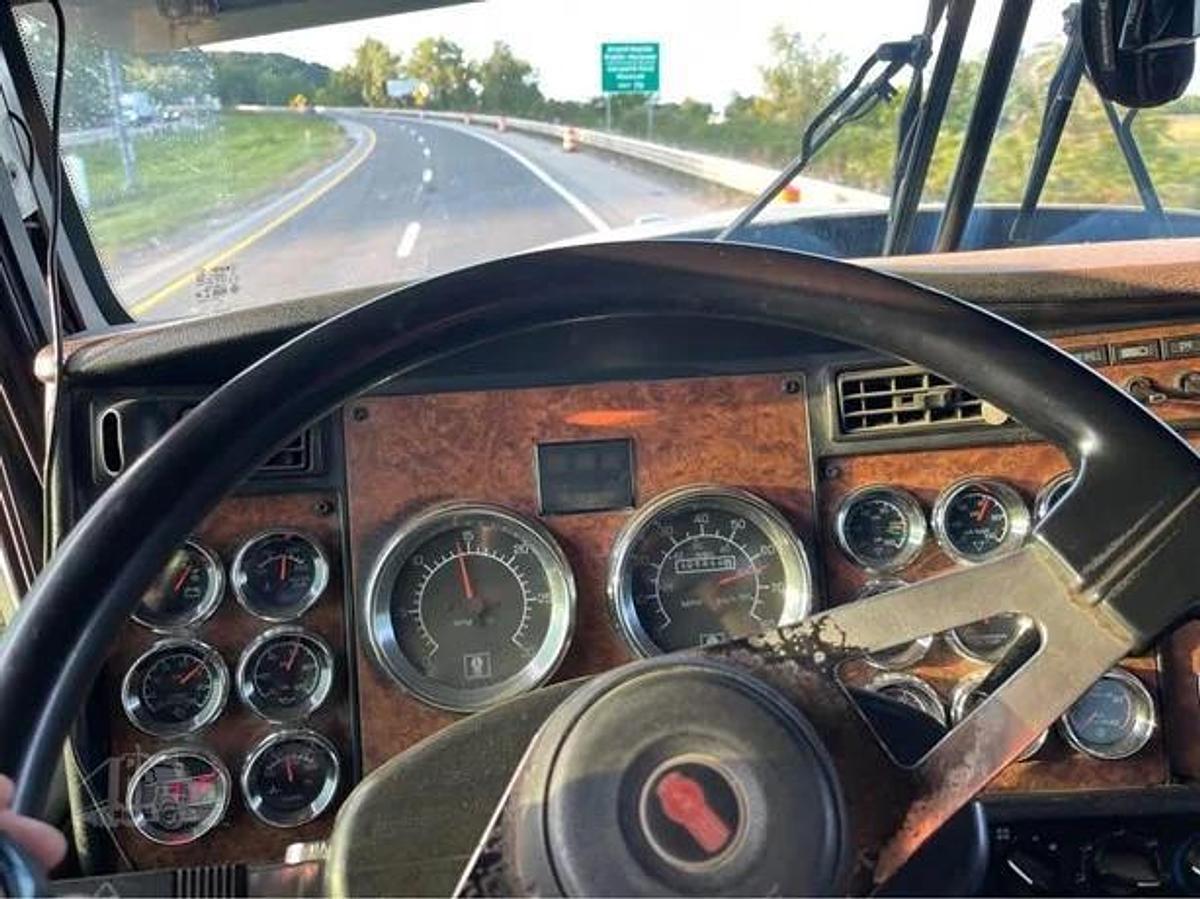 Used 2003 Kenworth W900L