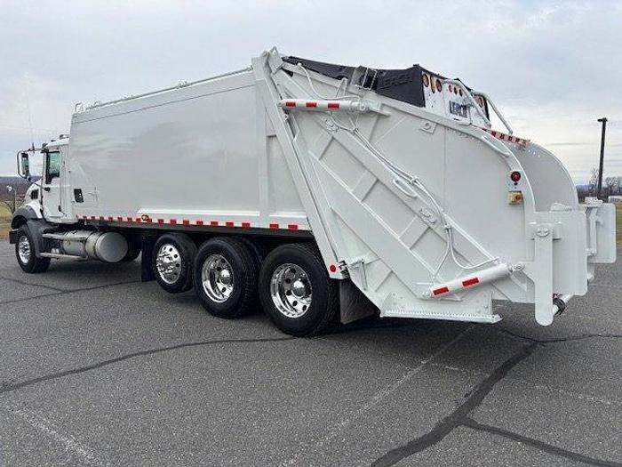 Used 2010 Mack GU813 Leach 29YD