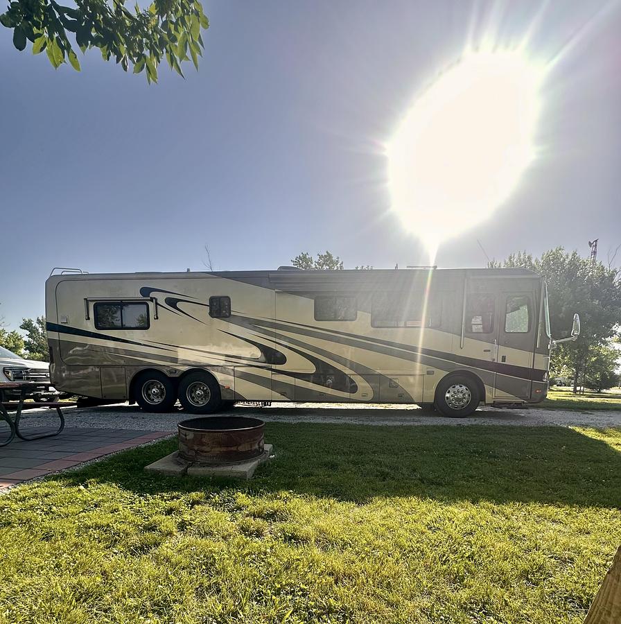 Used 2003 Monaco Dynasty 38 Earl
