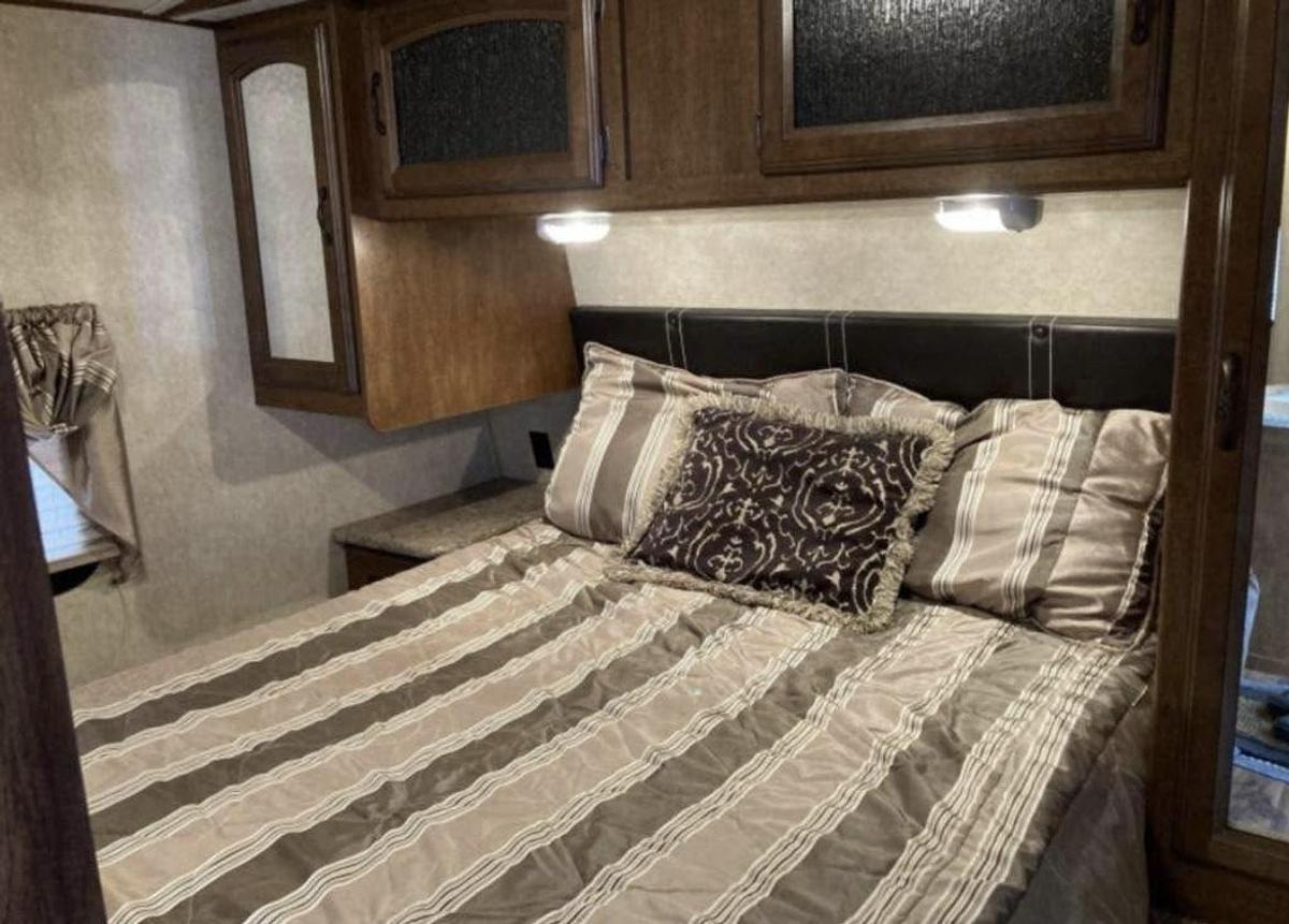 Used 2015 Forest River Hemisphere Lite 312QBUD