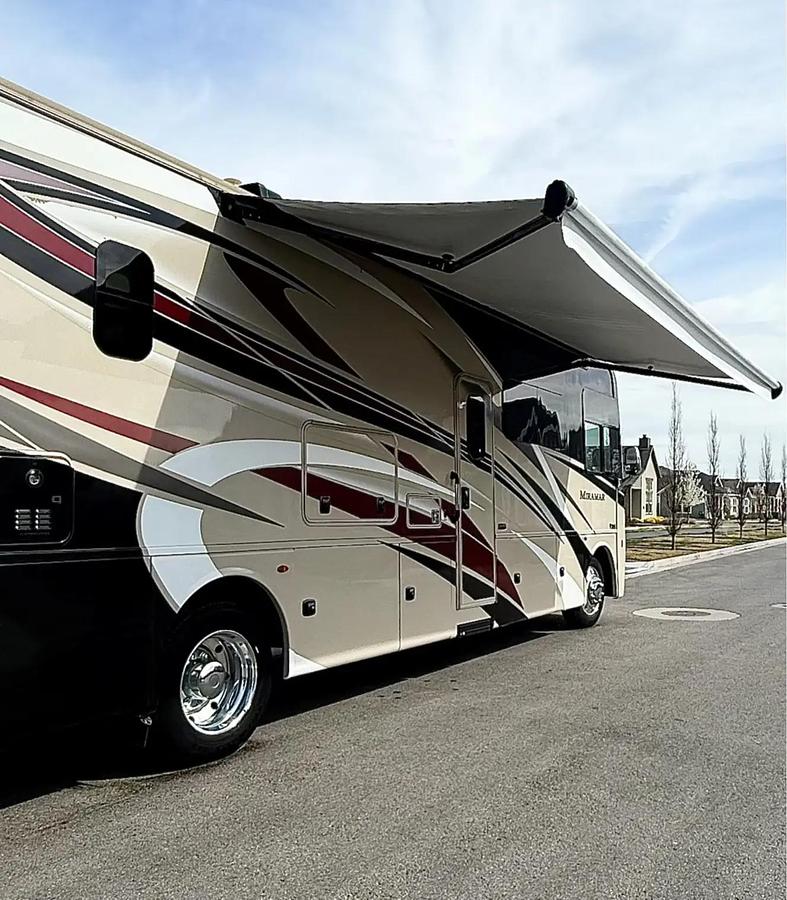 Used 2022 Thor Motor Coach Miramar 34.6