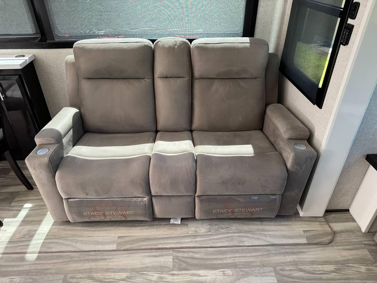 Used 2024 Jayco Pinnacle 38FLS Fifth Wheel