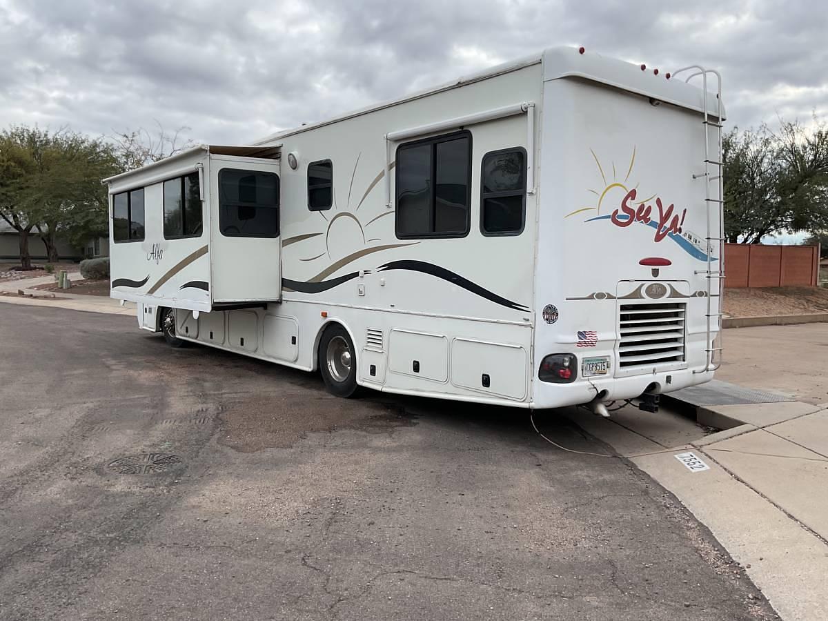 Used 2005 Alfa See Ya 40’ Diesel Pusher