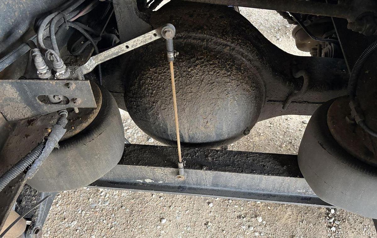 Used 2005 KENWORTH W900L Conventional Sleeper Semi Truck