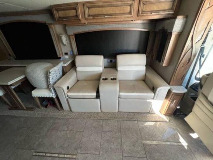 Used 2019 Newmar VENTANA 4054