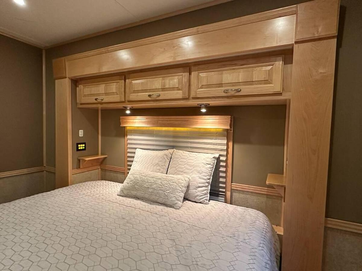 Used 2014 Show Hauler 36KTSSL Super C Motorhome