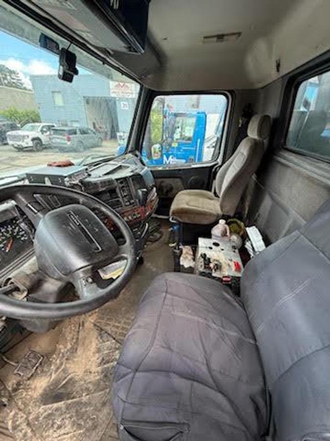 Used 2002 Volvo Dump Truck