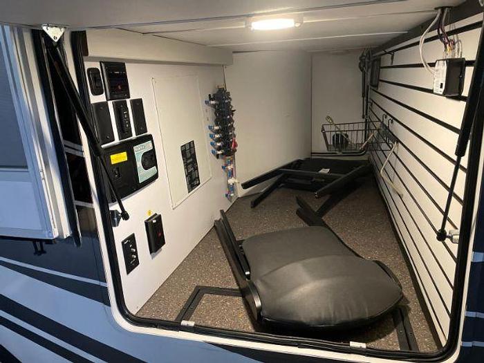 Used 2023 Crossroads Redwood RW4200FL