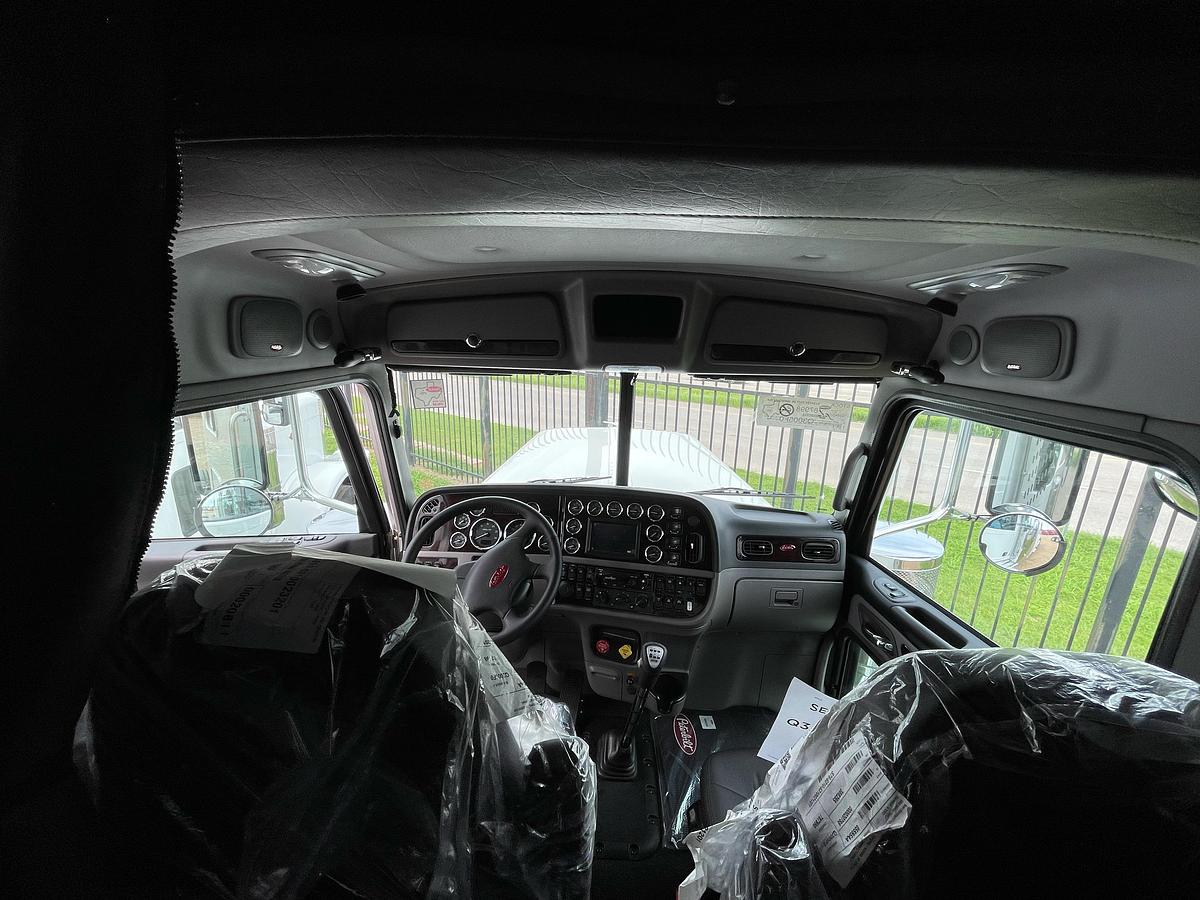 Used 2022 Peterbilt 389 Sleeper Semi Truck