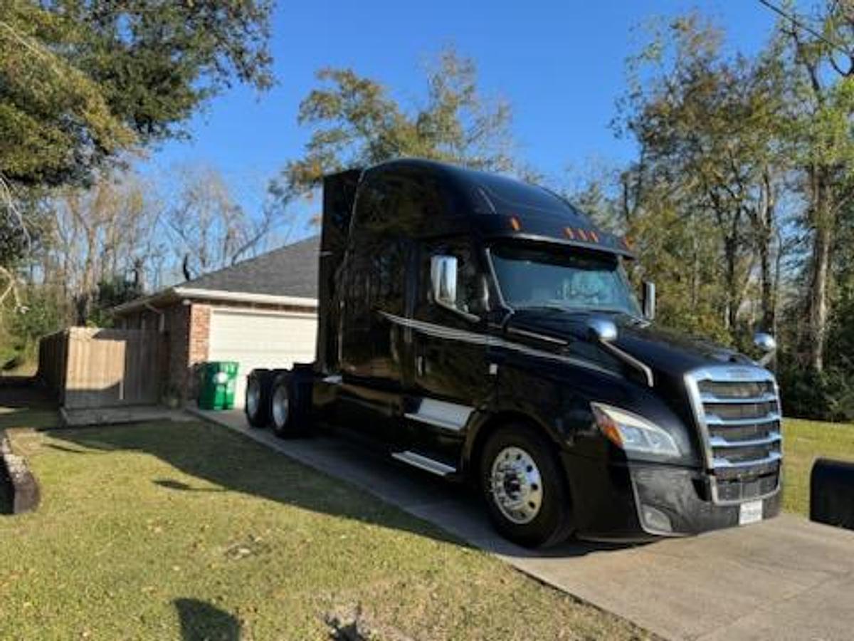 Used 2020 Freightliner Cascadia 125
