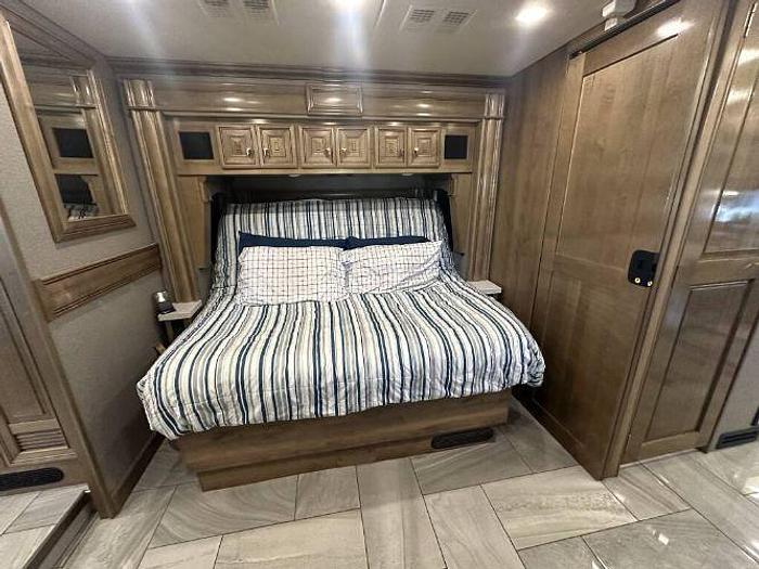 Used 2019 Fleetwood Discovery LXE 40M