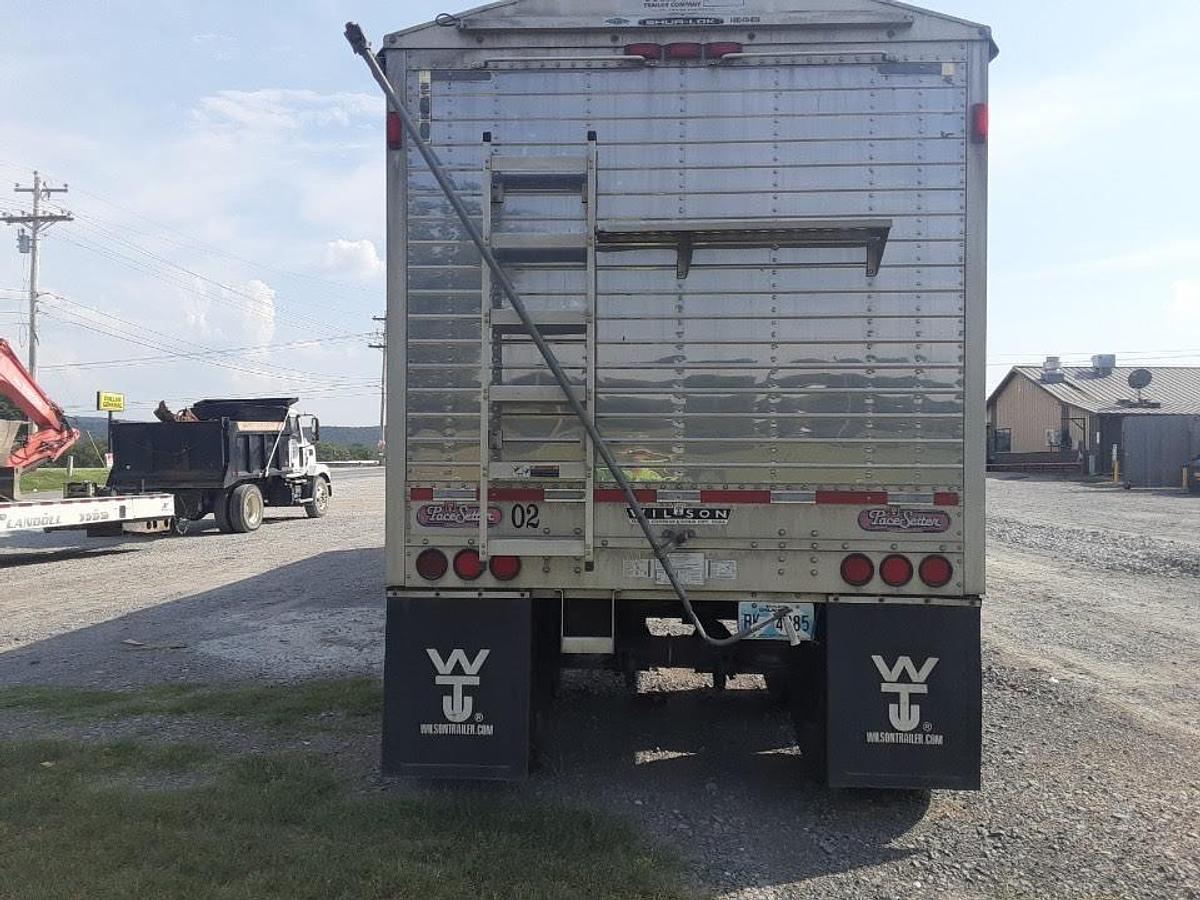 Used 2004 Peterbilt 379EXHD Sleeper Truck