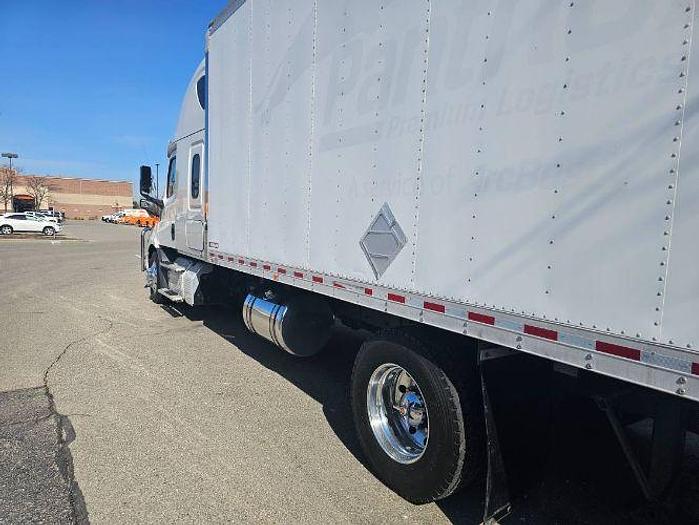 Used 2019 Cascadia 116
