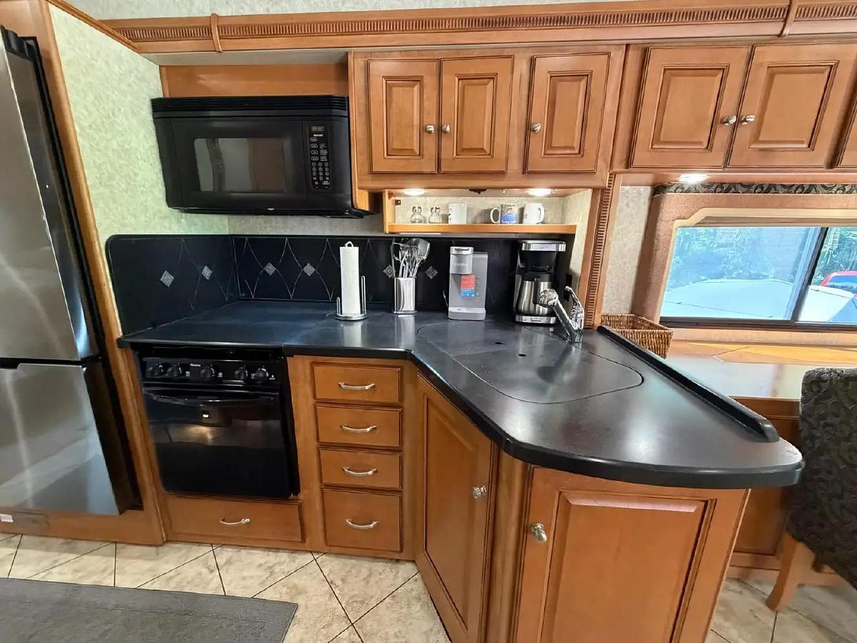 Used 2010 Winnebago Journey Express 34y