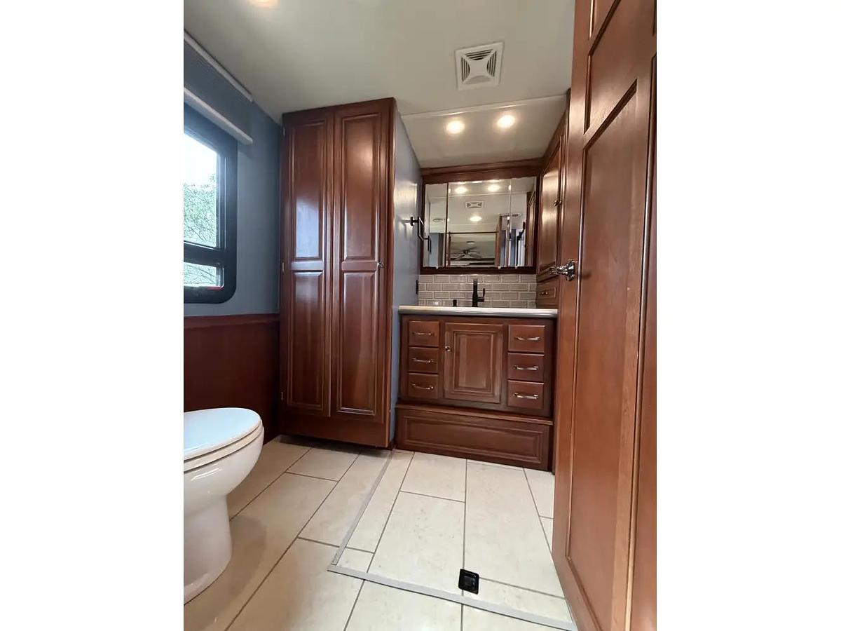 Used 2015 Winnebago Itasca Ellipse 42HD