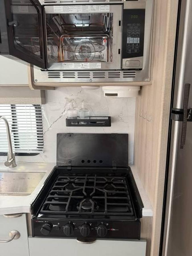 Used 2023 Winnebago Micro Minnie 2108DS Travel Trailer