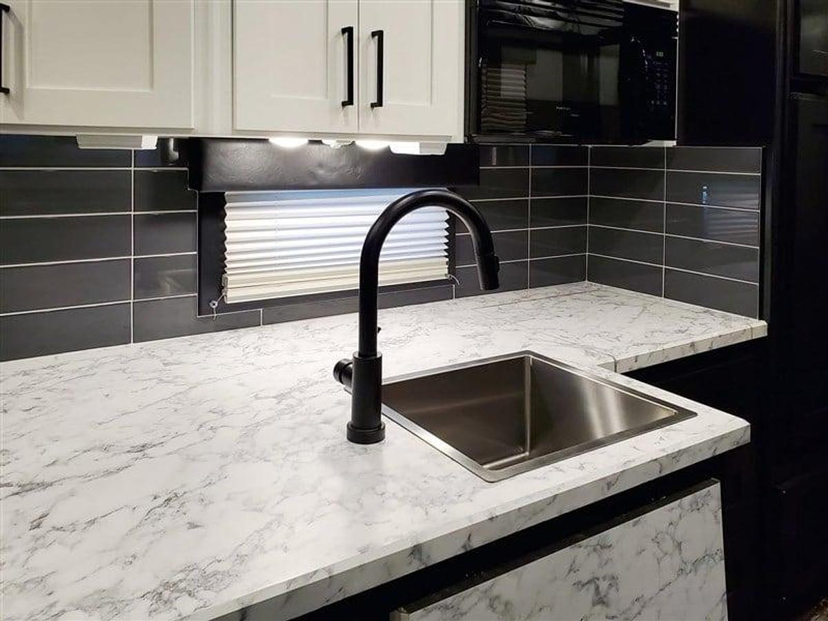 Used 2020 4 Star 3 Horse w/ Living Quarters