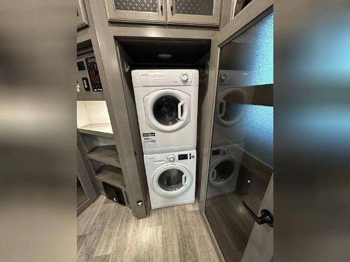 Used 2021 Keystone Montana 3781RL